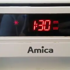Wyświetlacz zmywarki Amica pokazuje błąd EC, czas 1:30 i symbol płatka śniegu.