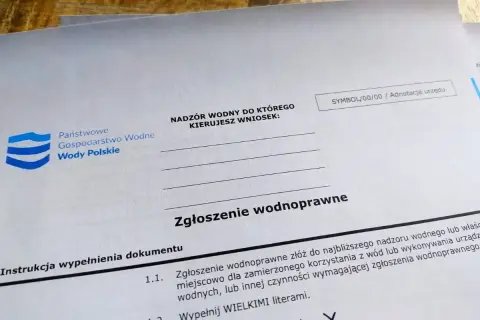 Dokument "Zgłoszenie wodnoprawne" z logo Wód Polskich. Potrzebne do uzyskania pozwolenia na szambo.